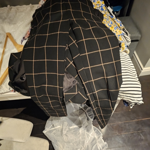 Suit - Picture 5 of 7